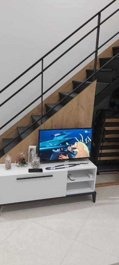 Apartament Me Qera Dublex Lungomare Vlore Ngoại thất bức ảnh