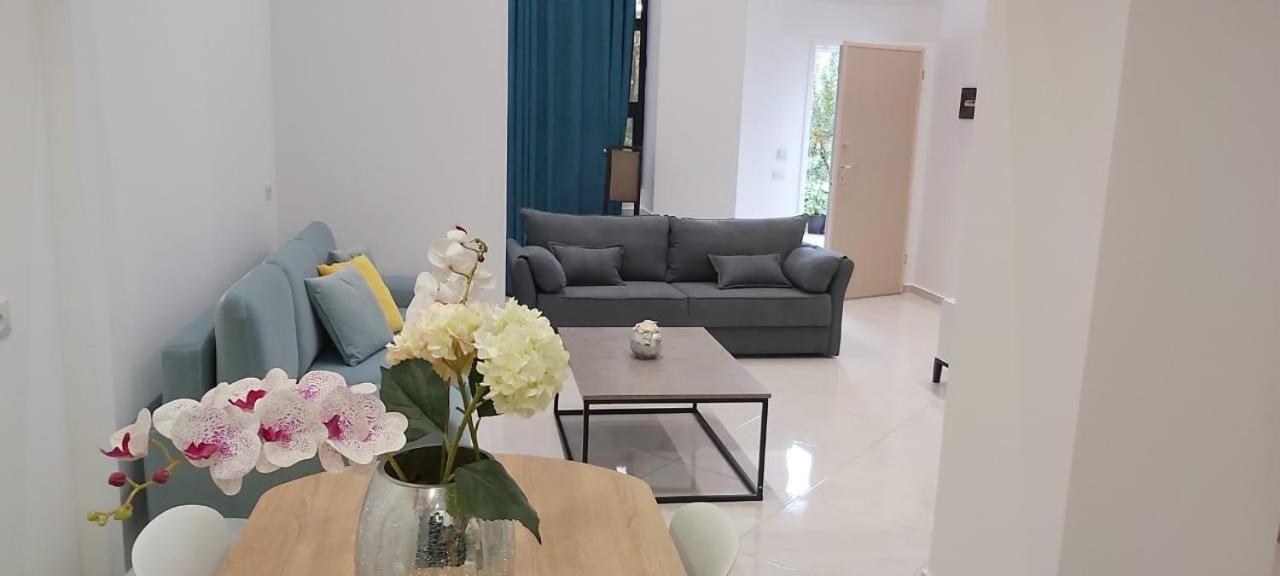 Apartament Me Qera Dublex Lungomare Vlore Ngoại thất bức ảnh