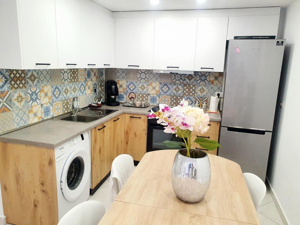 Apartament Me Qera Dublex Lungomare Vlore Ngoại thất bức ảnh